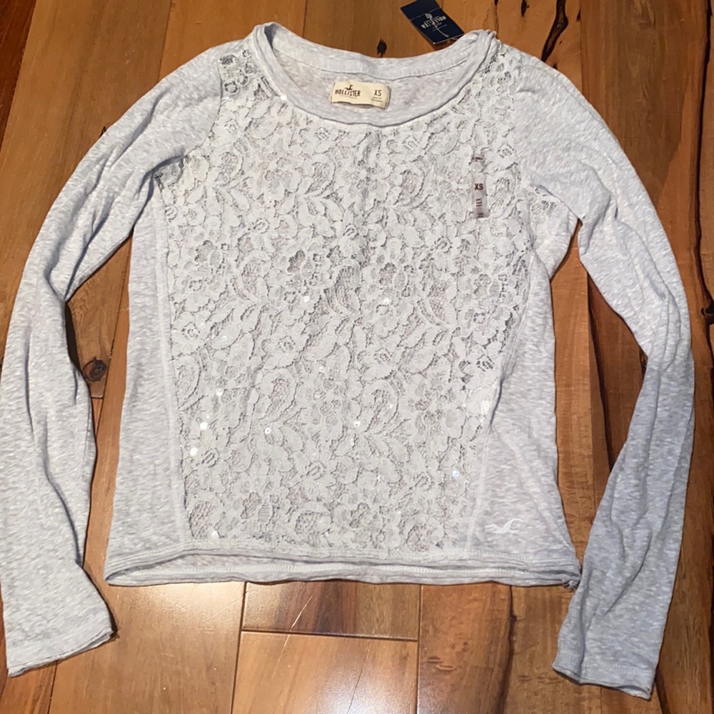 NWT - HOLLISTER LONG SLEEVE LACE SEQUIN FRONT SHIRT - SIZE XS